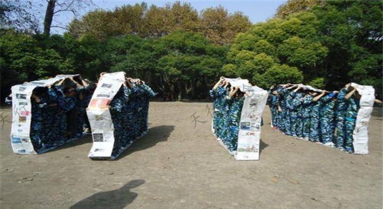 臨滄團隊野外拓展活動公司凝聚力拓展訓練項目《無敵風火輪》